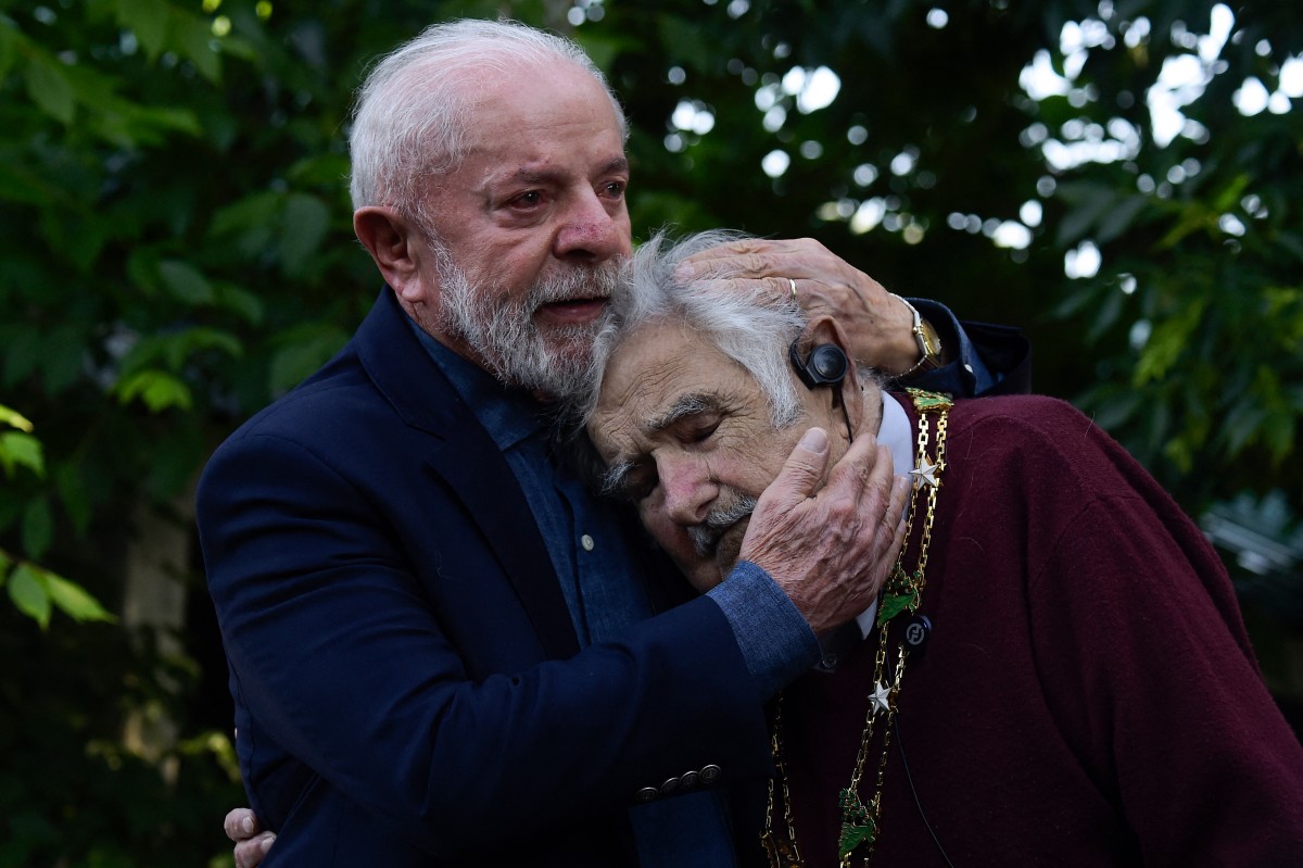José Mujica revela que su cáncer se extendió al hígado y abandona tratamientos, pidiendo tranquilidad en sus últimos días.
