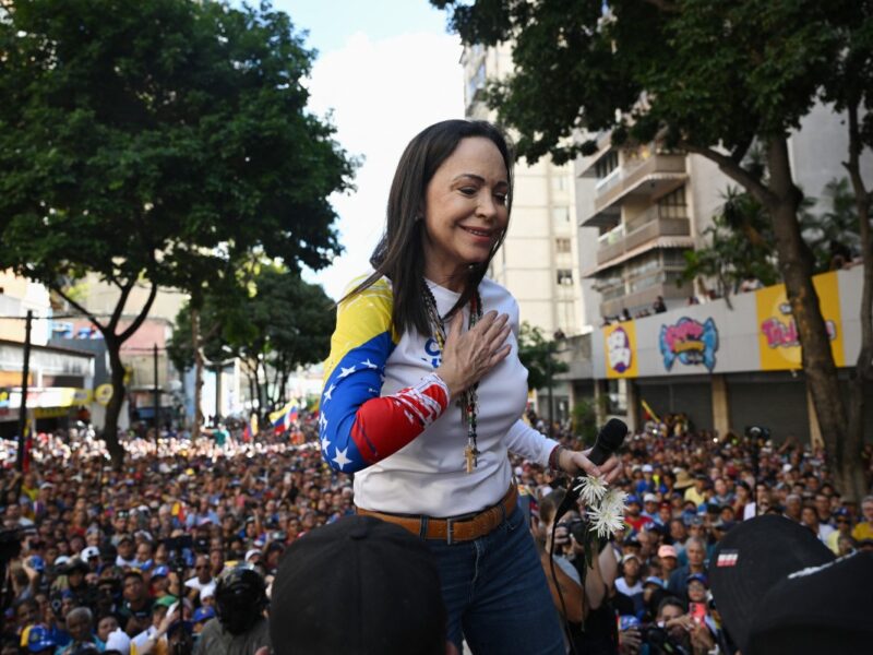 María Corina Machado, líder opositora venezolana, fue "liberada" tras ser "retenida por la fuerza" al final de una manifestación en Caracas.
