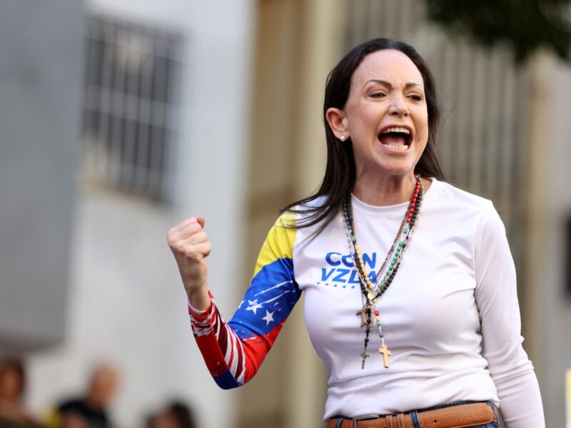 Detienen a María Corina Machado tras protesta en Caracas contra Maduro, generando tensión política y denuncias de represión en Venezuela.