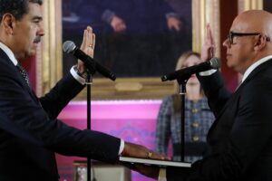 Nicolás Maduro celebra su tercer mandato como "victoria de la democracia venezolana", rechazando acusaciones de fraude de la oposición.
