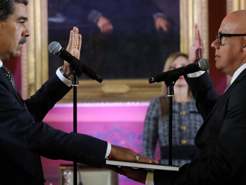 Nicolás Maduro celebra su tercer mandato como "victoria de la democracia venezolana", rechazando acusaciones de fraude de la oposición.