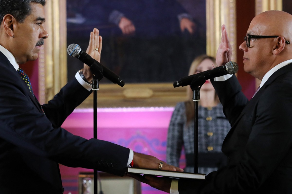 Nicolás Maduro celebra su tercer mandato como "victoria de la democracia venezolana", rechazando acusaciones de fraude de la oposición.