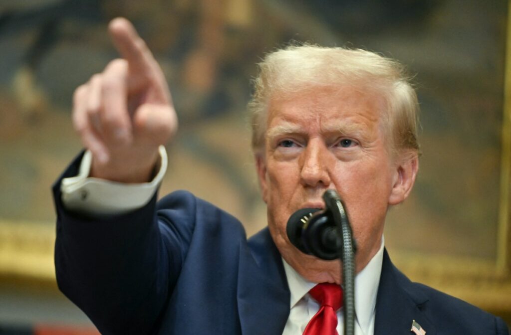 Donald Trump celebra el envío de 10 mil elementos de la Guardia Nacional a la frontera con México y la suspensión de aranceles por un mes.