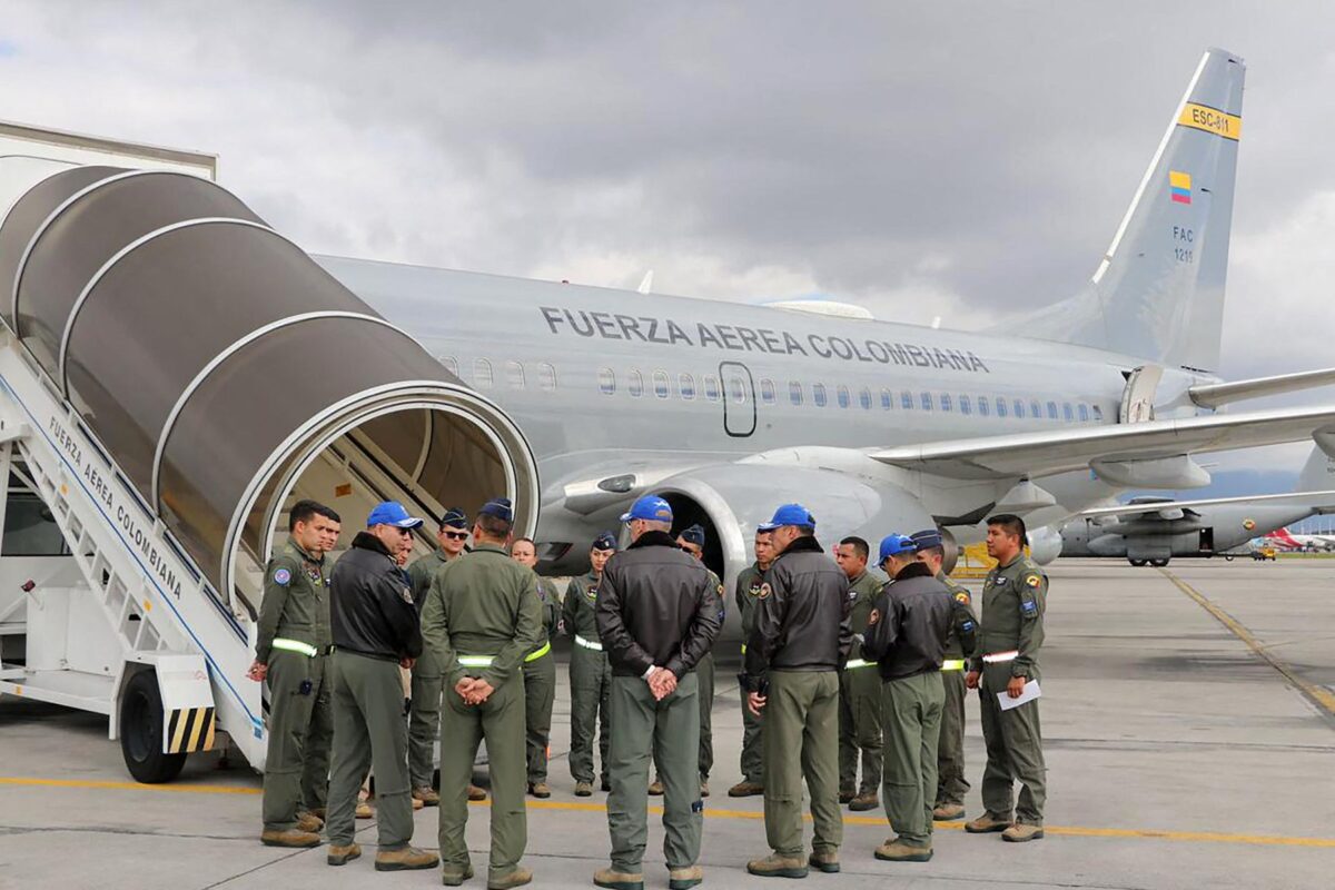Colombia envía avión militar a San Diego para repatriar a 110 deportados tras tensiones con EE. UU. Respeto a los derechos, prioridad.