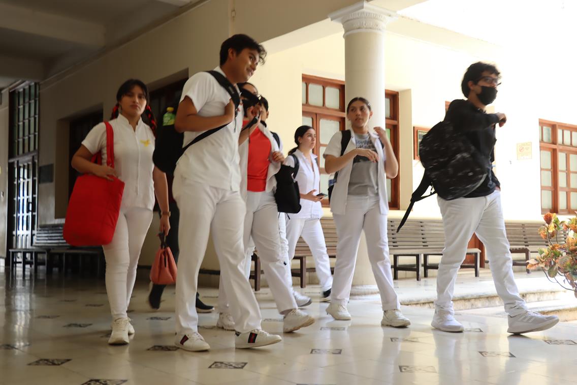 UADY abre convocatoria de licenciatura 2025-2026 con más de 630 espacios disponibles. Regístrate en línea y asegura tu lugar.