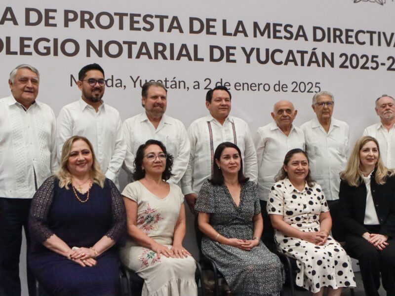 Gobernador Joaquín Díaz Mena toma protesta a la nueva directiva del Colegio Notarial de Yucatán 2025-2026 para fortalecer la certeza jurídica.
