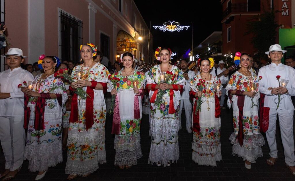 Cecilia Patrón inicia los festejos por el 483 aniversario de Mérida con la tradicional Alborada, mañanitas y un espectacular programa cultural.