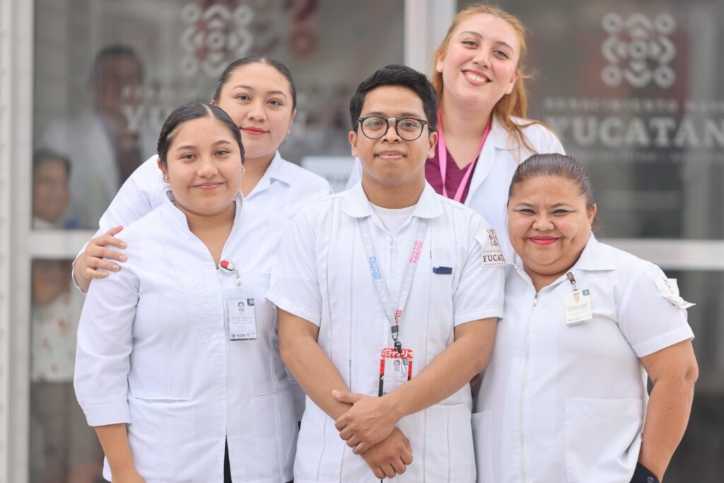 Más de 100 médicos refuerzan 223 unidades de salud en Yucatán para mejorar la atención médica, especialmente en zonas rurales del estado.