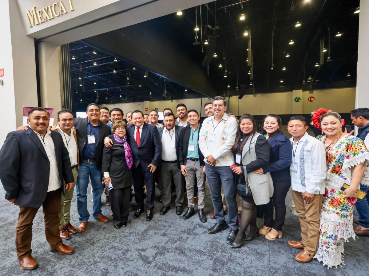 El gobernador Joaquín Díaz Mena participó en el Encuentro Nacional Municipal 2025, liderado por Claudia Sheinbaum, enfocado en desarrollo local.