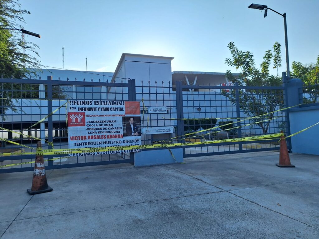 Derechohabientes del Infonavit protestan en Mérida por retrasos en la entrega de viviendas en Umán, Kanasín y Hunucmá.