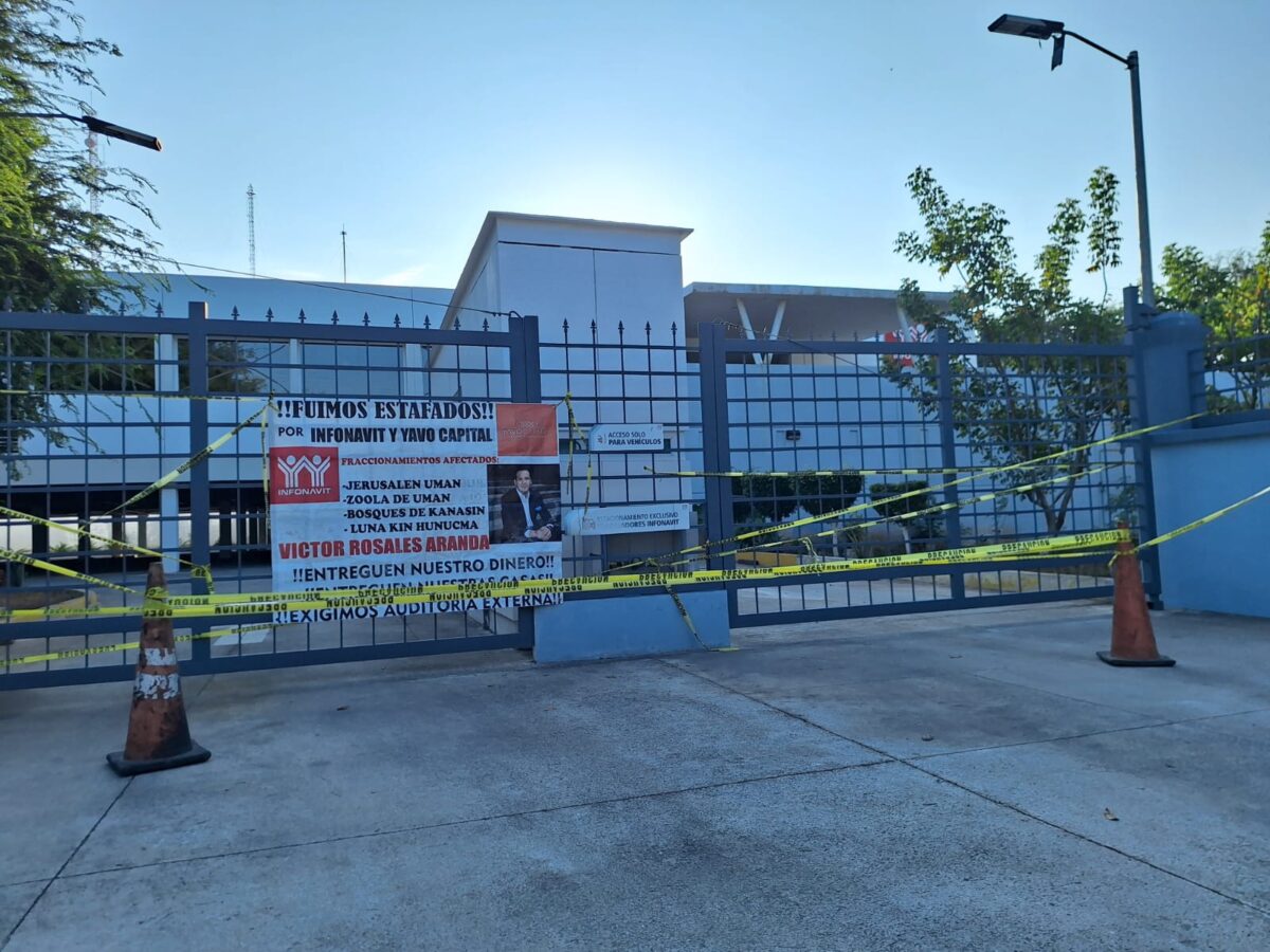 Derechohabientes del Infonavit protestan en Mérida por retrasos en la entrega de viviendas en Umán, Kanasín y Hunucmá.