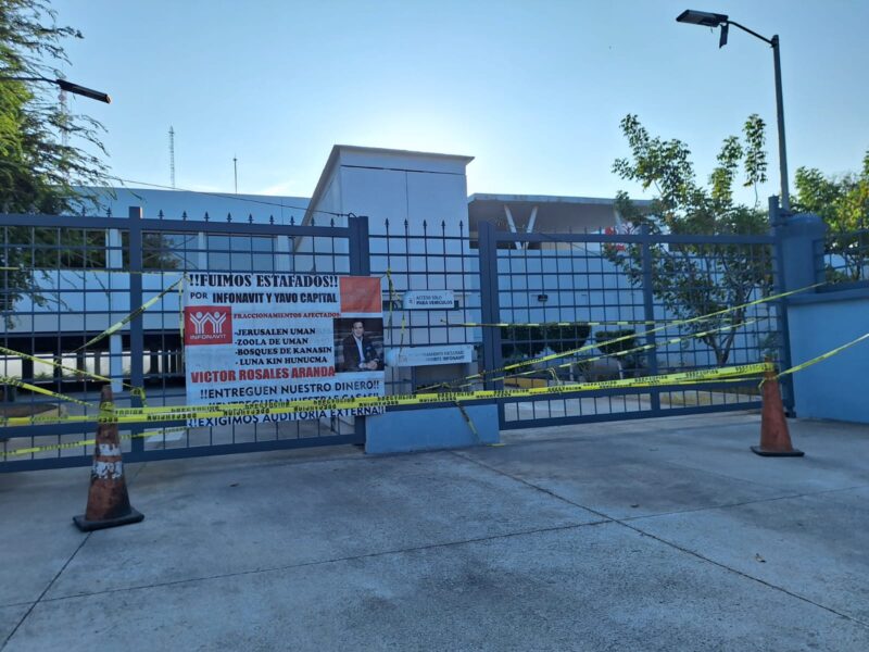 Derechohabientes del Infonavit protestan en Mérida por retrasos en la entrega de viviendas en Umán, Kanasín y Hunucmá.