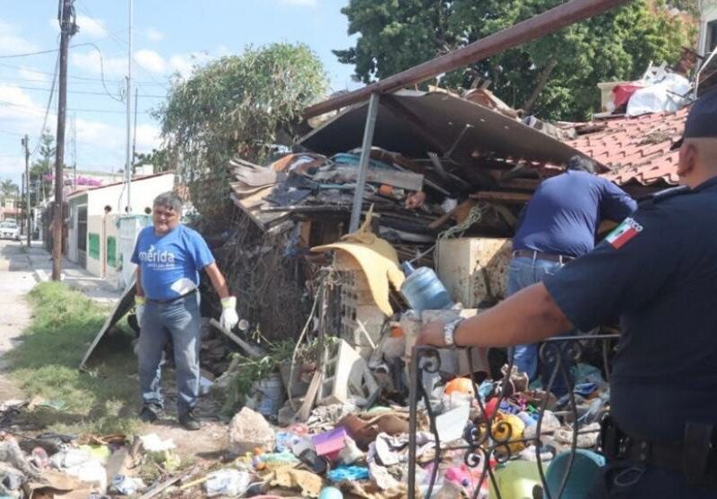 El Ayuntamiento de Mérida limpia un predio con acumulación de basura en Pacabtún. Se brinda atención al ciudadano para garantizar su salud y bienestar.