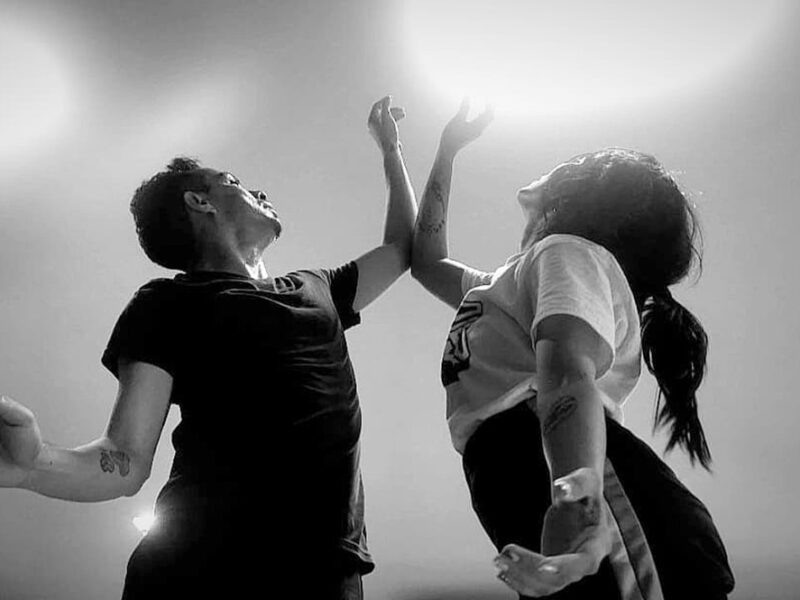 "Colisión" une danza contemporánea y española en el Mérida Fest. Una propuesta de Zizinete Maravé Sosa que celebra la conexión y la creación artística.