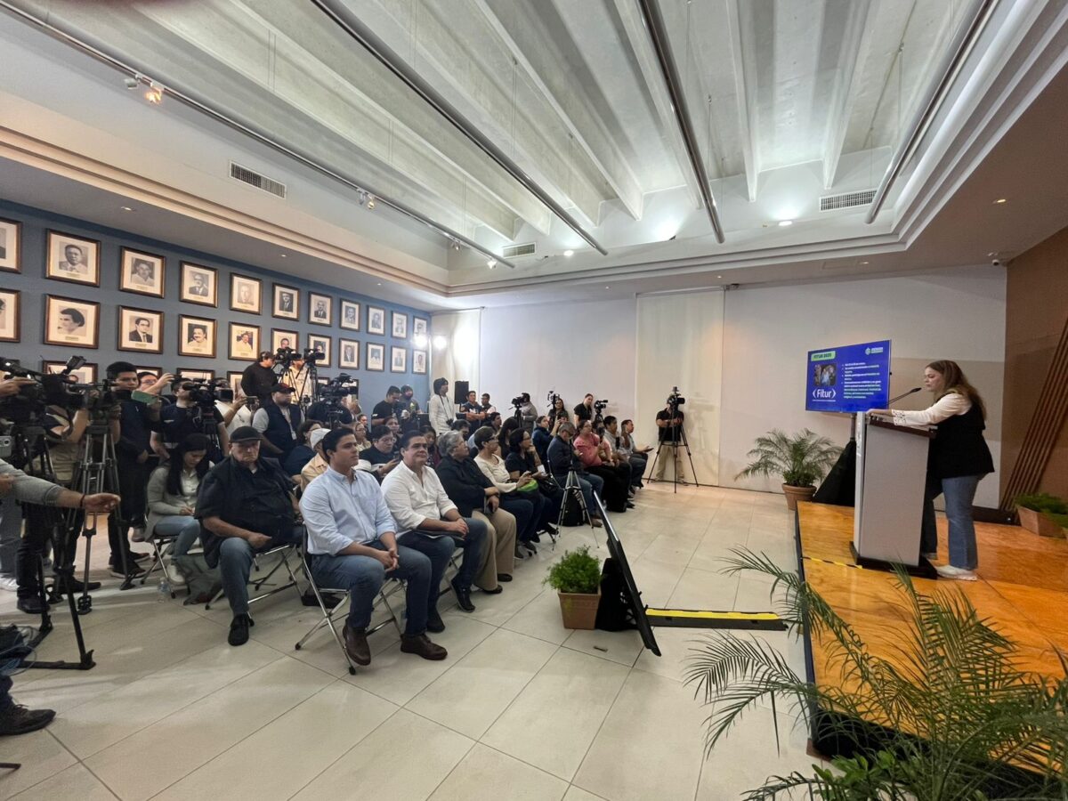 Cecilia Patrón anuncia cursos de autoempleo, apoyos a emprendedores y promoción de Mérida en la Feria de Turismo de Madrid 2025.