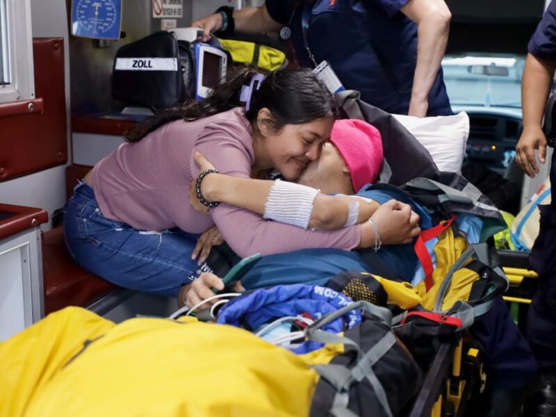 Erick Couoh regresa de Canadá a Tekax, Yucatán, para luchar contra el cáncer testicular, gracias al apoyo del Gobierno estatal y su familia.
