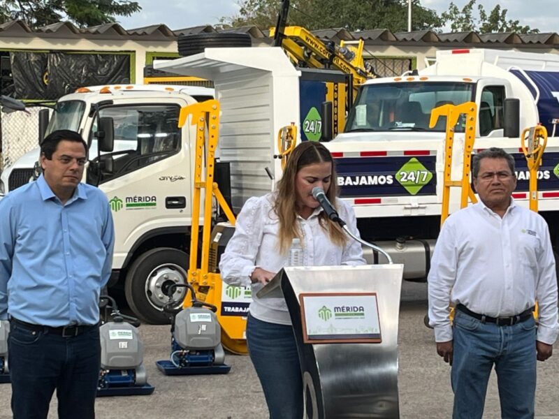 El Ayuntamiento de Mérida adquiere nuevo equipo para mejorar servicios de limpieza, bacheo y reparación de calles, con una inversión de 90 millones.