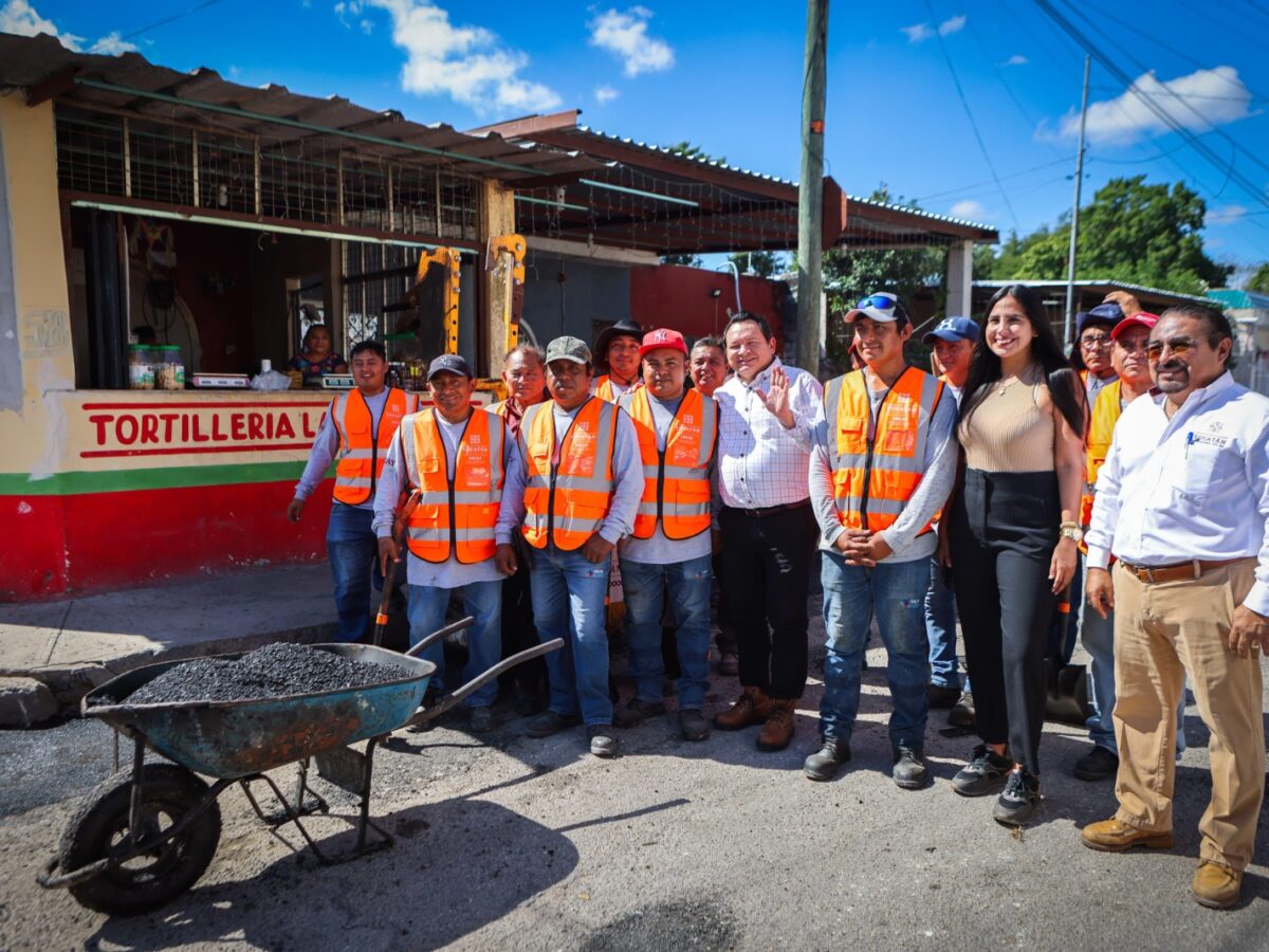 Bacheo en Mérida: El gobernador Joaquín Díaz Mena supervisa mejoras en calles del sur con el programa "Bacheo de calles para el Bienestar".