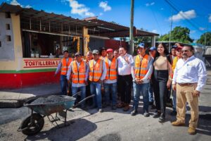 Bacheo en Mérida: El gobernador Joaquín Díaz Mena supervisa mejoras en calles del sur con el programa "Bacheo de calles para el Bienestar".