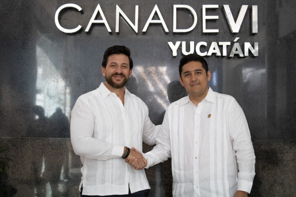 Mauricio Morales Greene es el nuevo presidente de CANADEVI Yucatán para el periodo 2025-2027, con un enfoque en el desarrollo y la promoción de la vivienda.