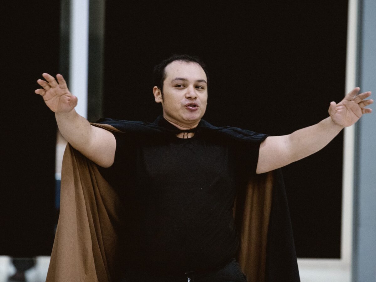 Descubre "Del papel al paladar", evento en Mérida que fusiona literatura, gastronomía y teatro en homenaje a Jorge Ibargüengoitia.