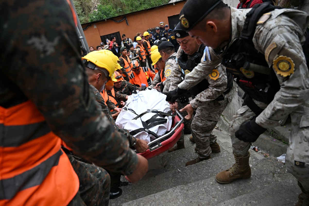 Un autobús cayó a un barranco en Guatemala, dejando al menos 52 muertos. Autoridades investigan las causas de la tragedia.