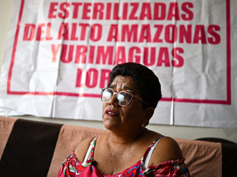 Perú enfrenta deuda histórica con mujeres esterilizadas a la fuerza. Víctimas exigen justicia y reparaciones por violaciones de derechos humanos."