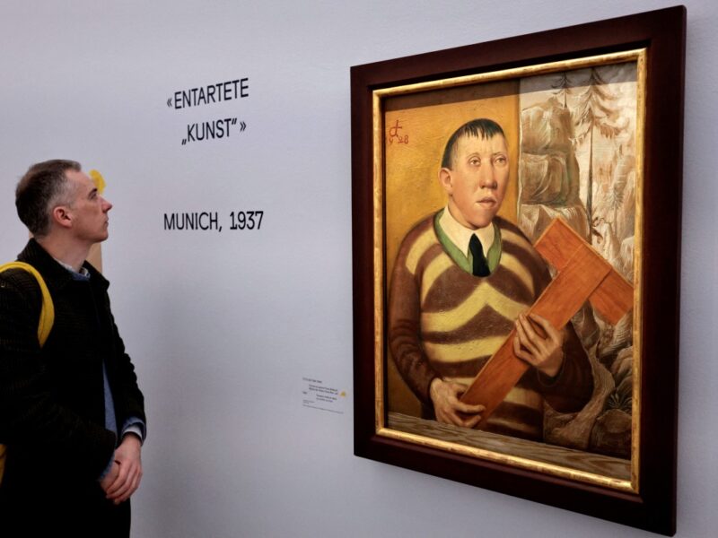 El Museo Picasso de París revive la exposición nazi de "arte degenerado" de 1937, destacando obras vanguardistas censuradas.