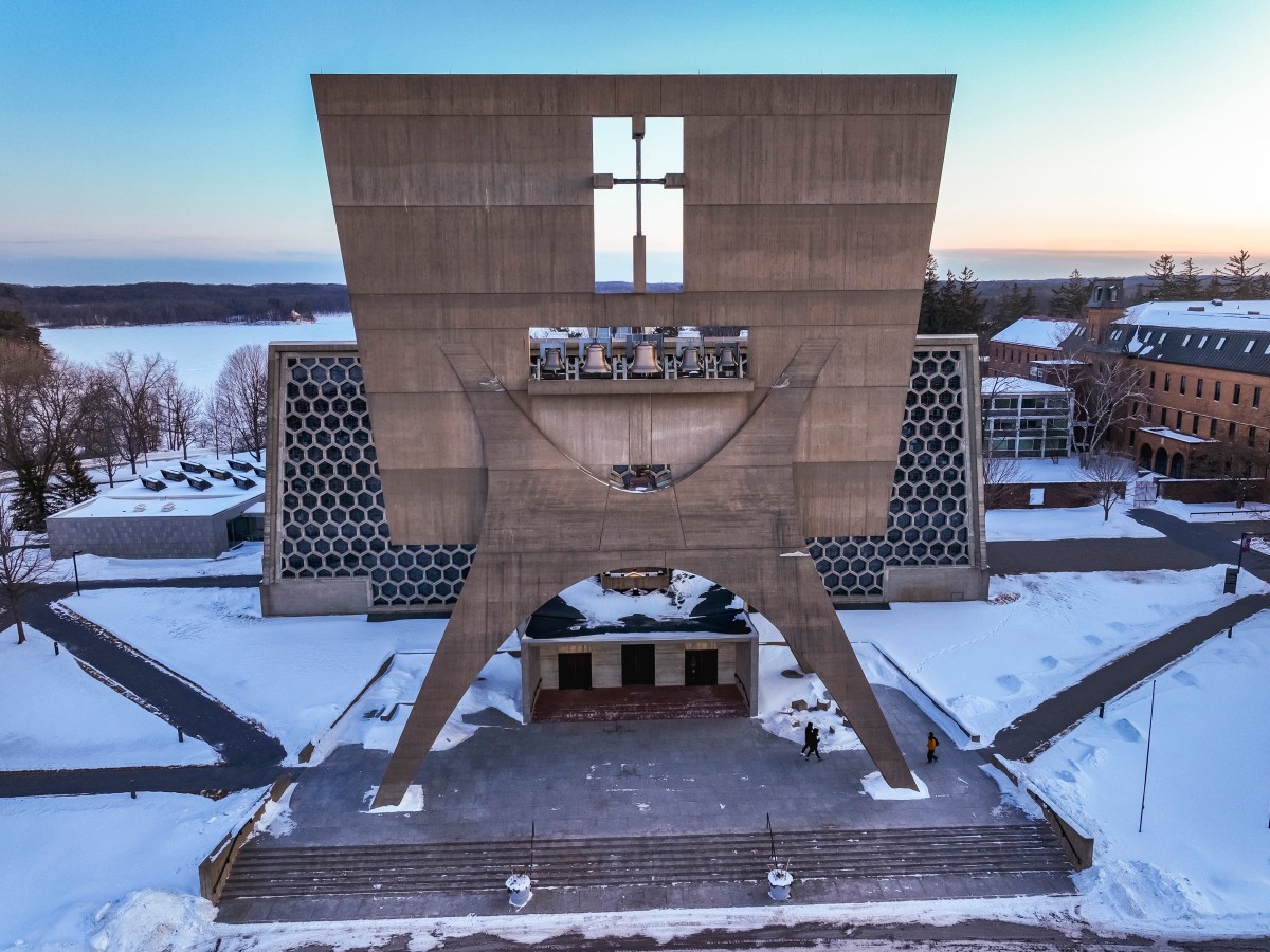 Descubre por qué "El Brutalista", favorita al Óscar, genera polémica en el mundo de la arquitectura. ¿Es realmente brutalista o solo ficción?