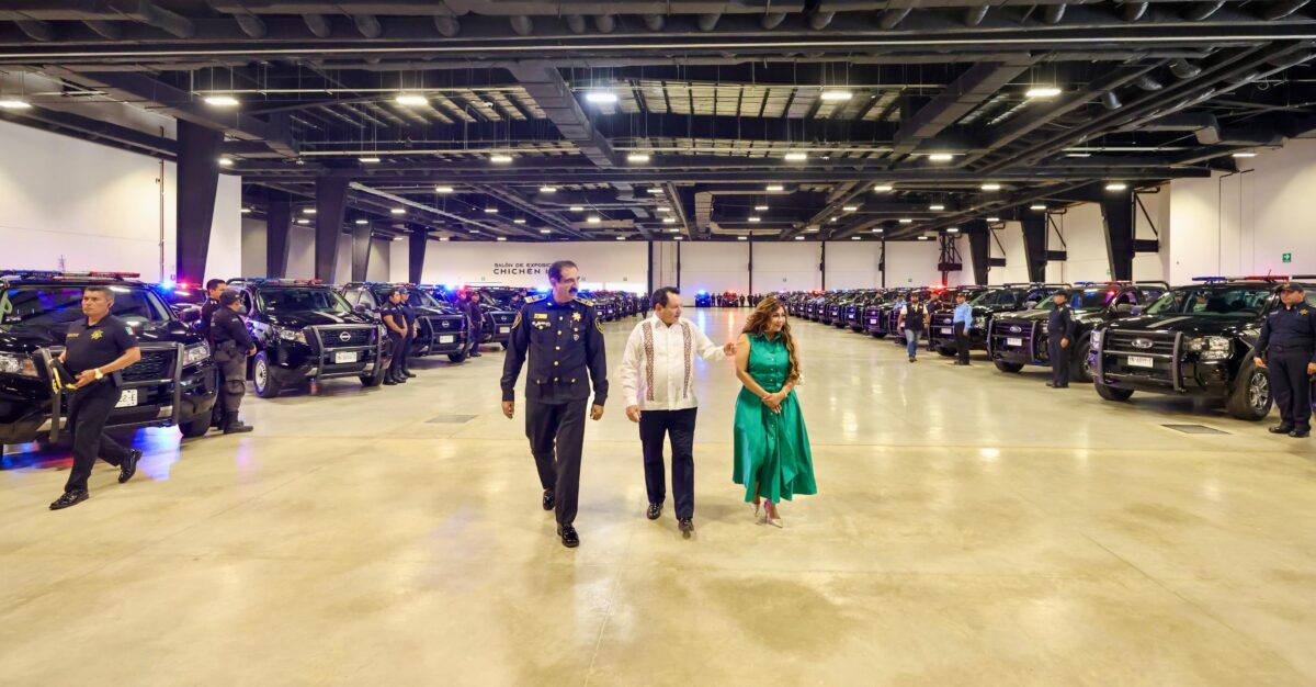 El gobernador Joaquín Díaz Mena entregó 169 patrullas equipadas para fortalecer la seguridad en Yucatán dentro de la estrategia Aliados por la Vida.