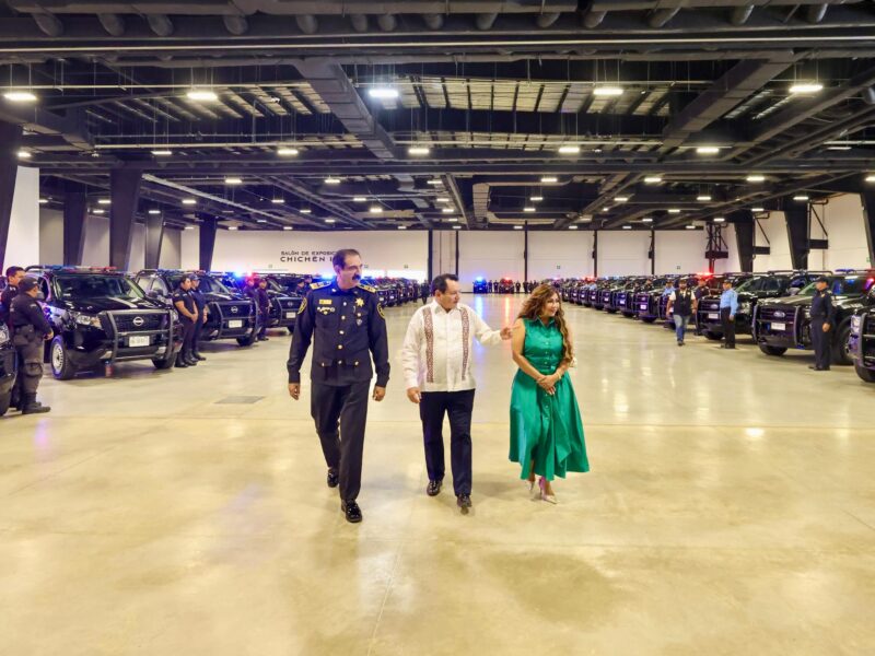 El gobernador Joaquín Díaz Mena entregó 169 patrullas equipadas para fortalecer la seguridad en Yucatán dentro de la estrategia Aliados por la Vida.