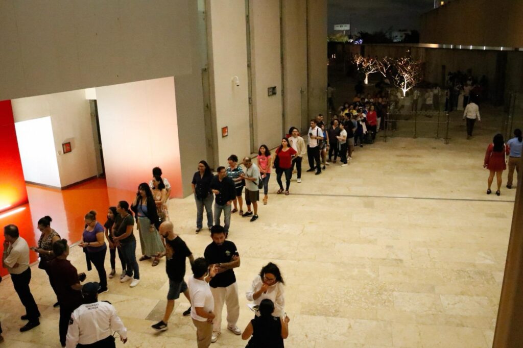 Más de 1,800 personas disfrutaron de una noche especial en el Gran Museo del Mundo Maya, celebrando el Día Internacional de la Lengua Materna.