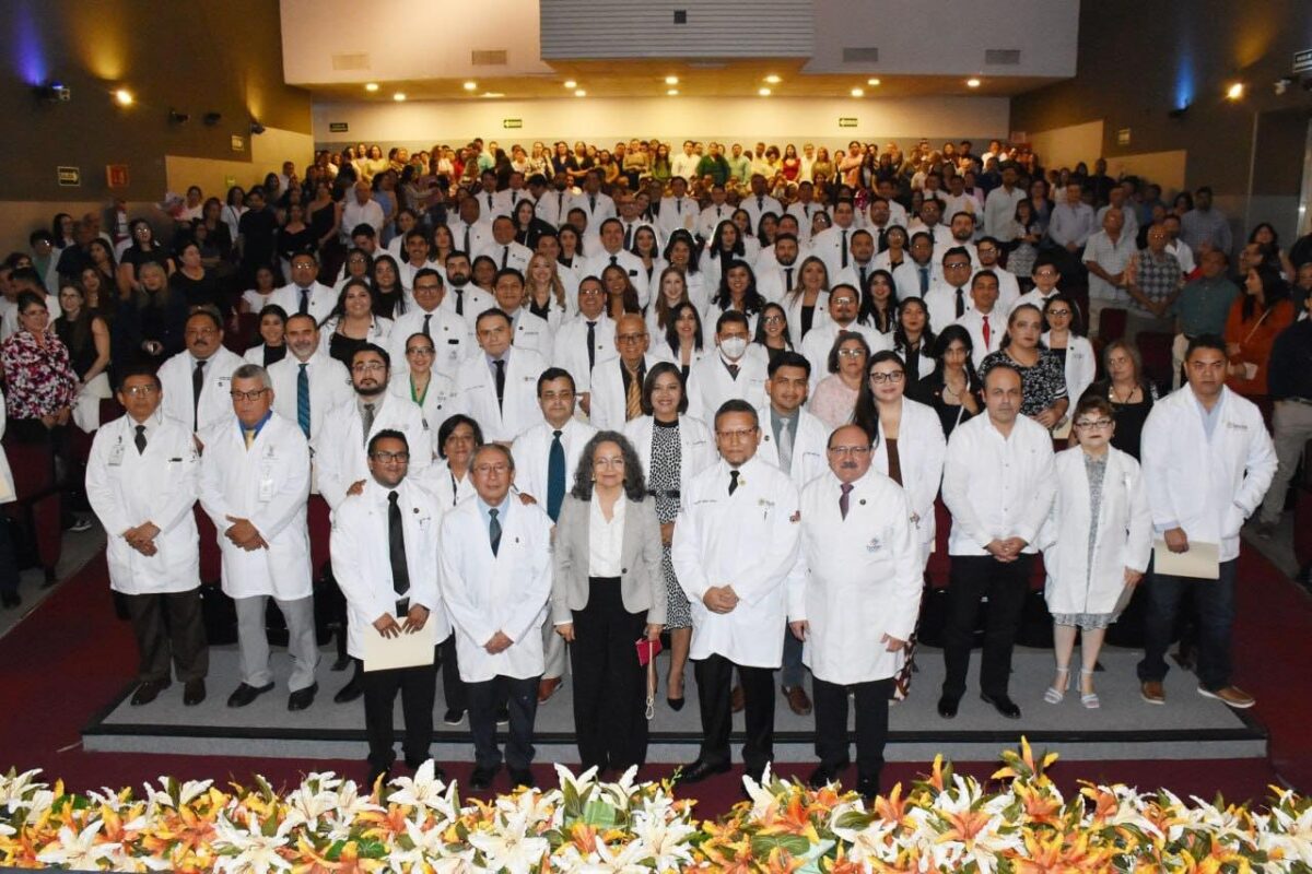 El Gobierno de Yucatán refuerza la atención médica con 86 nuevos especialistas formados en el Hospital O’Horán, beneficiando a la población.