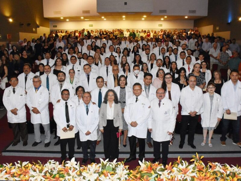 El Gobierno de Yucatán refuerza la atención médica con 86 nuevos especialistas formados en el Hospital O’Horán, beneficiando a la población.