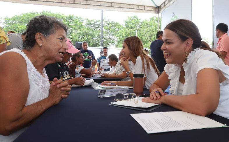 La Alcaldesa de Mérida lanza el primer “Miércoles Ciudadano” en el Palacio Municipal para atender demandas y mejorar la ciudad.