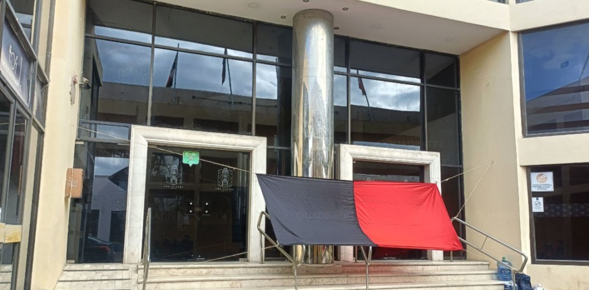 Trabajadores hoteleros en Mérida realizan un paro en demanda de mejores condiciones laborales, incluyendo un aumento salarial del 15% al 20%.