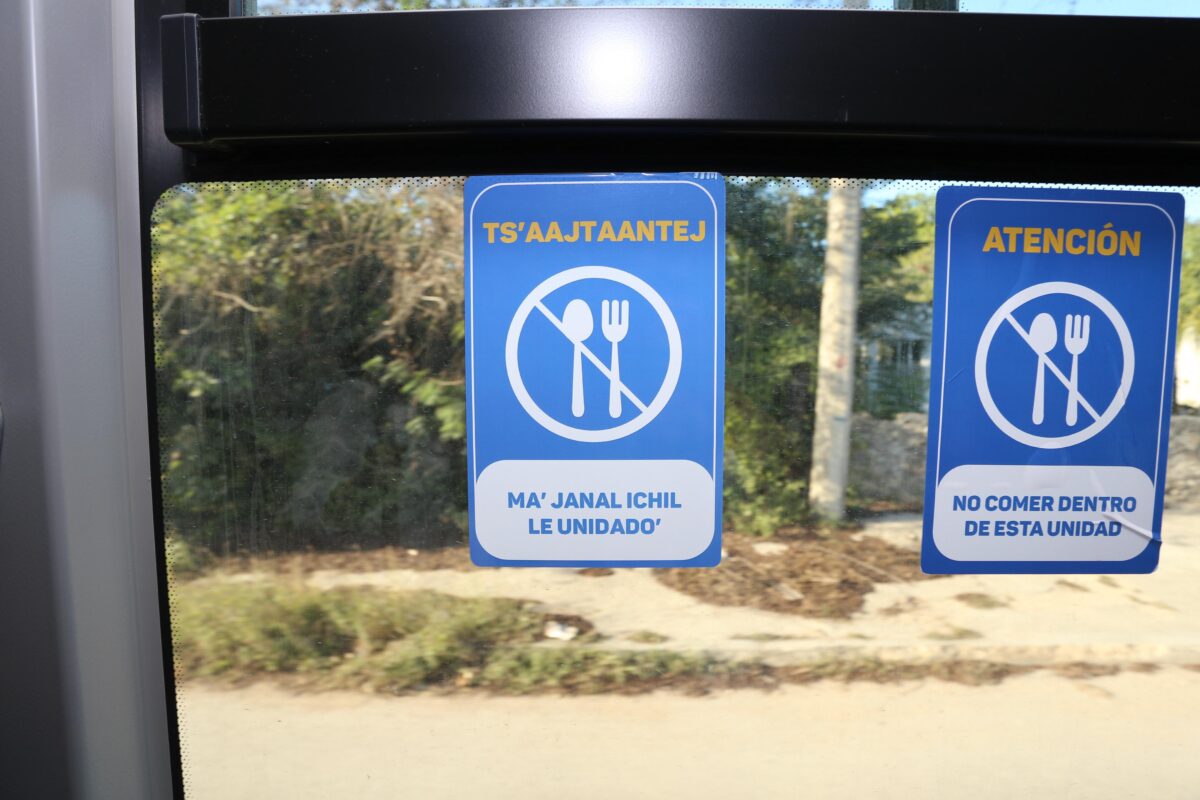 El transporte público en Yucatán incorpora señalética en lengua maya en las rutas de Tizimín y Valladolid, fortaleciendo la identidad cultural.