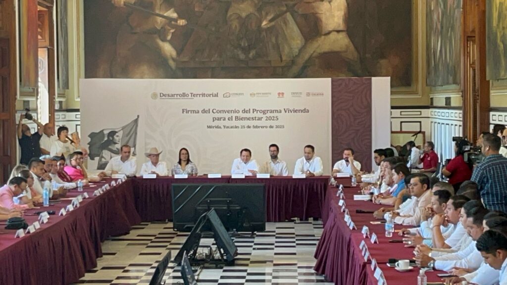 Yucatán firma convenio para participar en el Programa de Vivienda del Bienestar, con el objetivo de construir 19,500 casas para personas de bajos recursos.