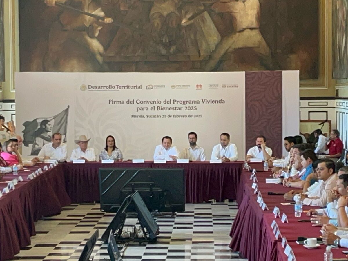 Yucatán firma convenio para participar en el Programa de Vivienda del Bienestar, con el objetivo de construir 19,500 casas para personas de bajos recursos.