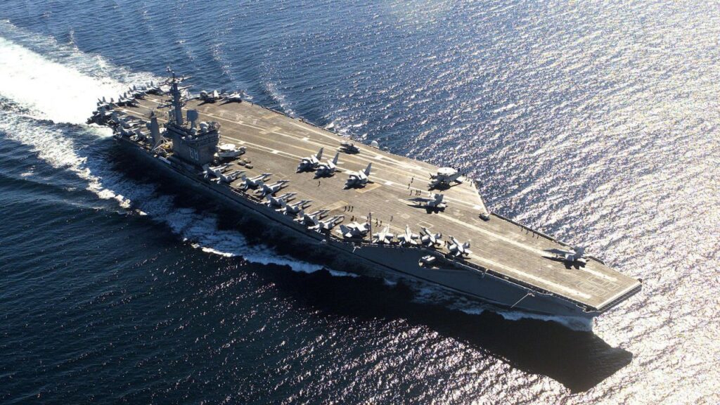 Marina confirma que navíos de EU están en zona de libre navegación. También se reportó la presencia de un portaaviones frente a Baja California.