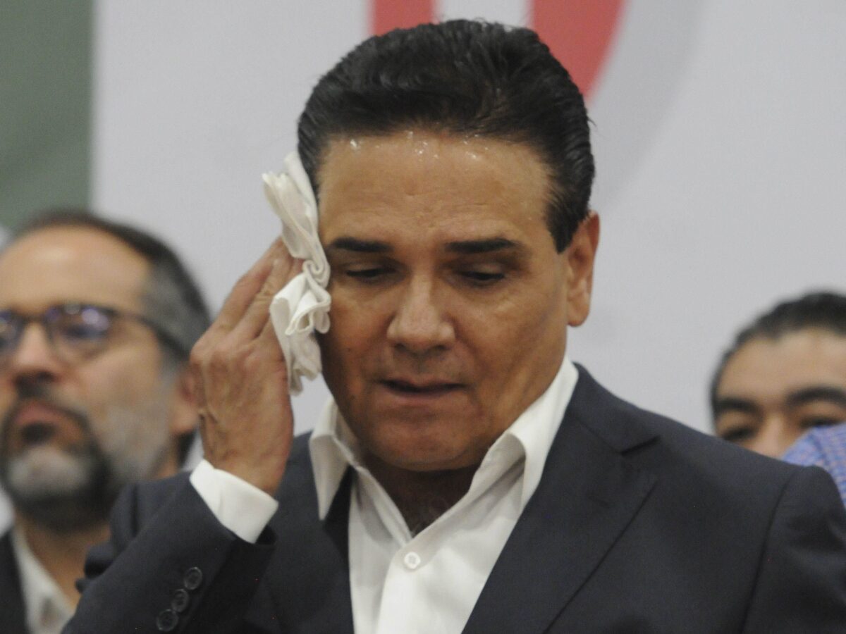 Foto: Cuartoscuro Silvano Aureoles enfrenta una orden de aprehensión por presunta corrupción. La FGR lo busca por delitos financieros y desvío de recursos.