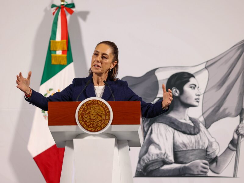 Claudia Sheinbaum reafirma su compromiso con las víctimas de desapariciones y anuncia medidas para mejorar la identificación de cuerpos y la seguridad.