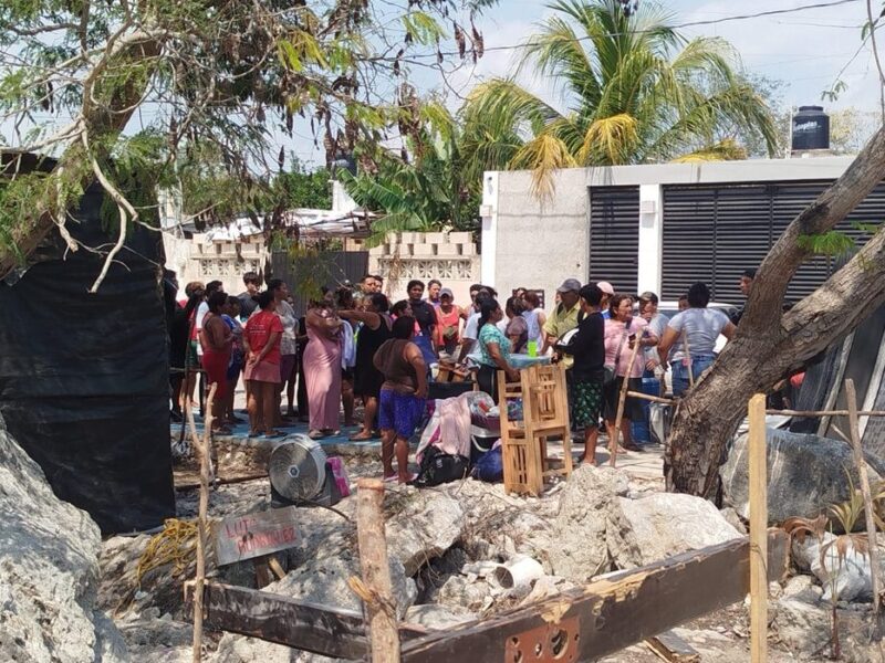 Desalojo en La Guadalupana deja 8 familias afectadas y varios lesionados. Vecinos denuncian amenazas y exigen seguridad. SSP refuerza vigilancia.