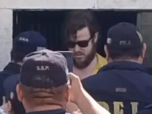 Joan S.M. enfrenta cargos por daños y amenazas en una cafetería de Mérida. La jueza ordenó prisión preventiva mientras avanza el proceso judicial.