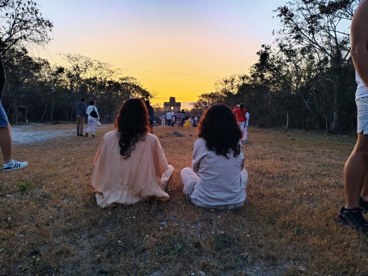 Nubosidad impidió la aparición completa del sol en Dzibilchaltún durante el equinoccio de primavera este 20 de marzo de 2025.