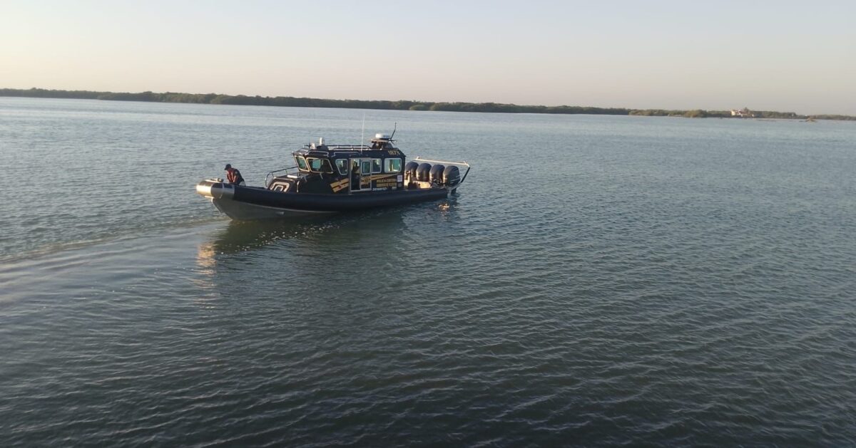 La SSP de Yucatán mantiene operativo de búsqueda de embarcación pesquera en Chicxulub, en coordinación con SEMAR y autoridades locales.