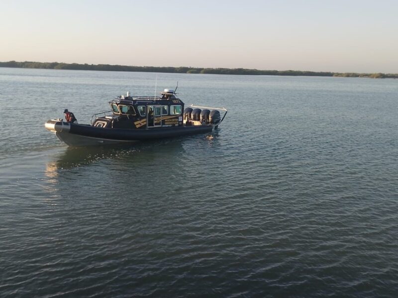 La SSP de Yucatán mantiene operativo de búsqueda de embarcación pesquera en Chicxulub, en coordinación con SEMAR y autoridades locales.