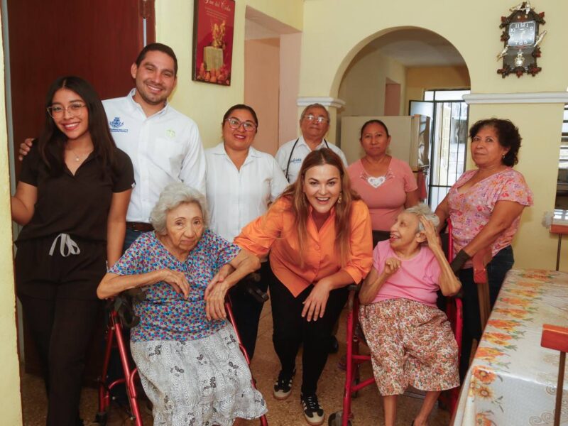 Cecilia Patrón fortalece el bienestar de los adultos mayores en Mérida con el programa Médico a Domicilio, brindando atención médica gratuita.