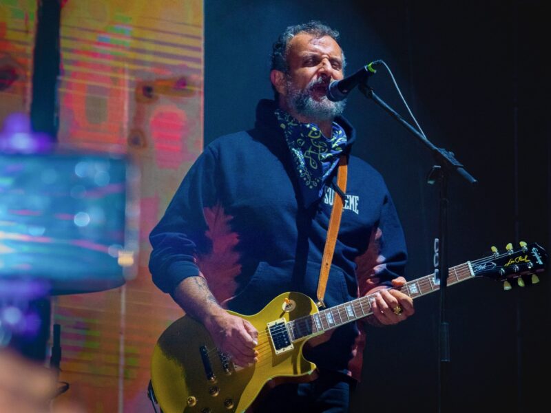 Tito Fuentes deja Molotov temporalmente por rehabilitación. Jay de la Cueva lo sustituirá en el Vive Latino 2025. Conoce los detalles.