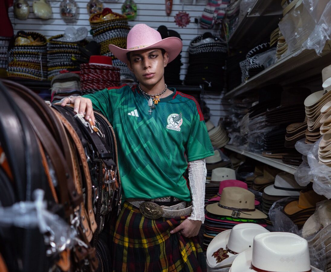 La mexicana Lucero Mora gana el Latin America Regional Award 2025 de los Sony World Photography Awards con su obra sobre moda sustentable.